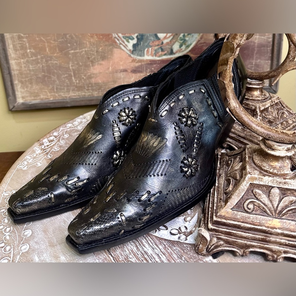 EUC BCBGirls “Toom” Vintage Style Boho Western Ankle Booties. Size 37.5/7.5 - Picture 3 of 14